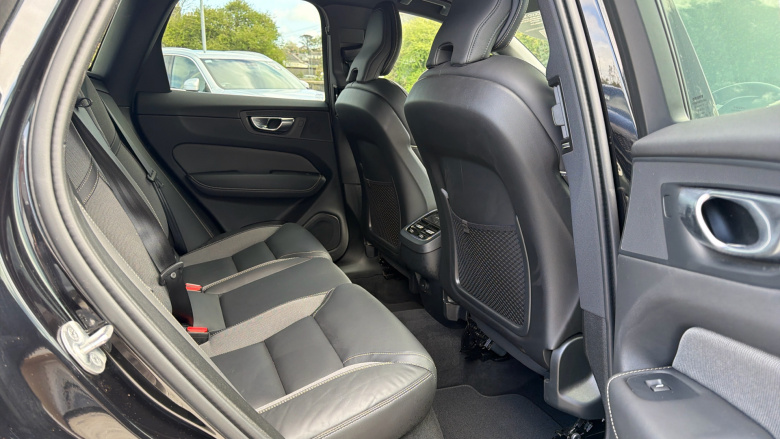 Volvo XC60 2.0 B5P Plus Black Edition 5dr AWD Geartronic Petrol Estate